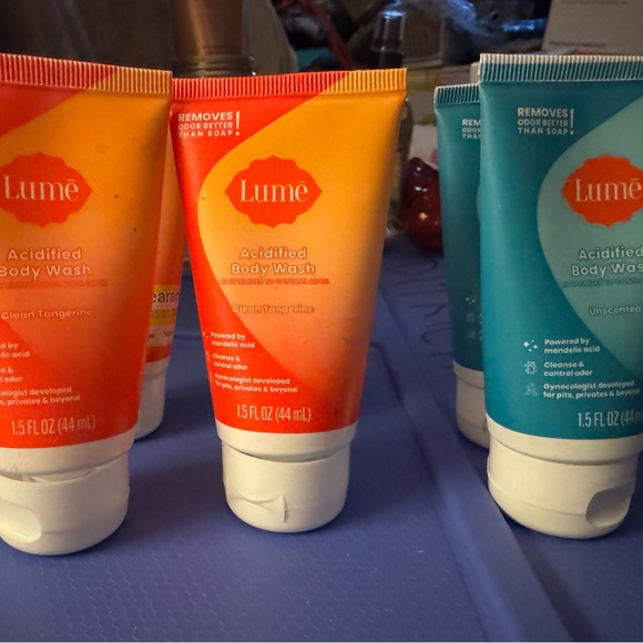 Lume Acidified Body Wash-6 Travel Sized - Picture 3 of 5